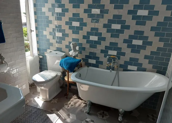 Πανσιόν Chateau Gunes 3*